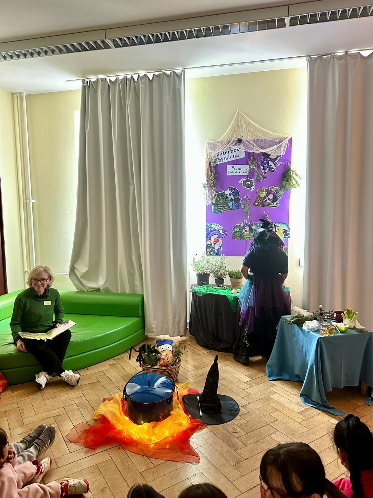 Anne%20Treib%20liest%20Kr%C3%A4uterhexe%20Thymiana